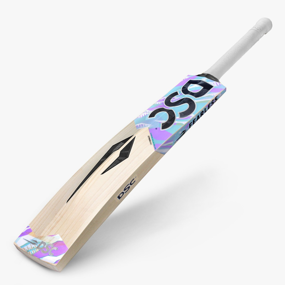 DSC Cynos 4040 English Willow Cricket Bat DSC Cynos 4040 English Willow Cricket Bat