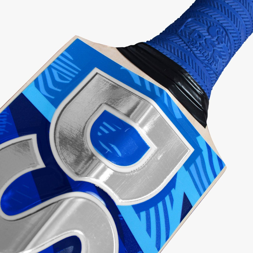 DSC Dynamo LE Incredible Willow Cricket Bat DSC Dynamo LE Incredible Willow Cricket Bat